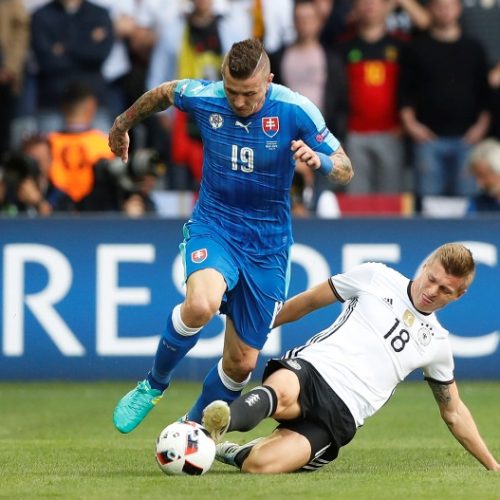 Germany power past Slovakia