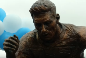 Read more about the article Argentina unveils Messi statue