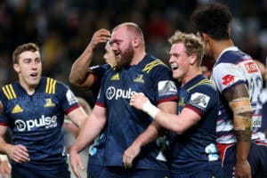 Read more about the article Highlanders hand Sharks a lifeline