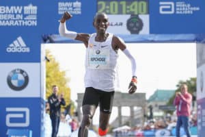 Read more about the article Kipchoge smashes world marathon record