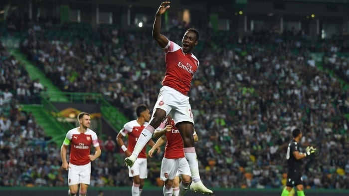 You are currently viewing Welbeck goal guides Arsenal past Sporting