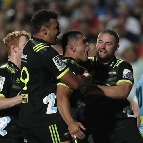 Hurricanes hold off Waratahs