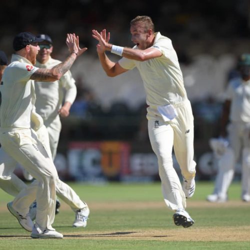 Flurry of late wickets leads England to victory in the second Test