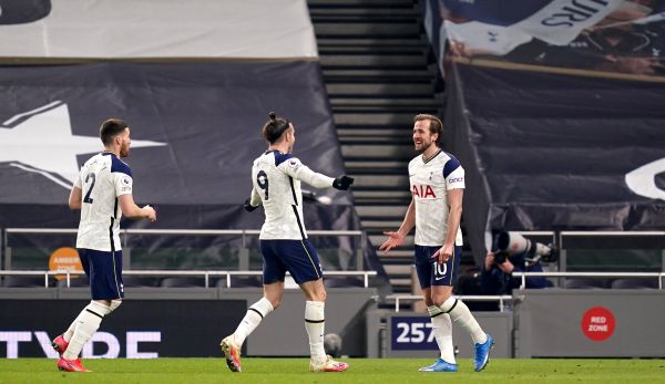 You are currently viewing Kane, Bale at the double as Tottenham hit four past Palace