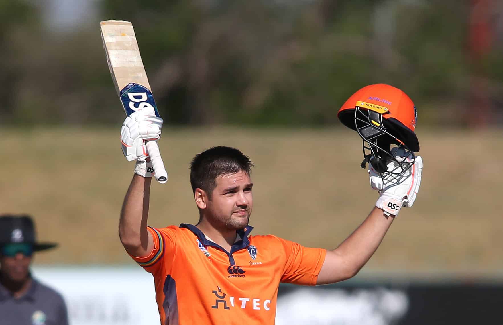 You are currently viewing Sensational Rossouw century sends Knights into semis