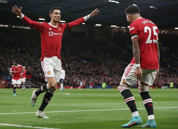 You are currently viewing Ronaldo hat-trick fires Man United past Spurs, Liverpool close gap to the top