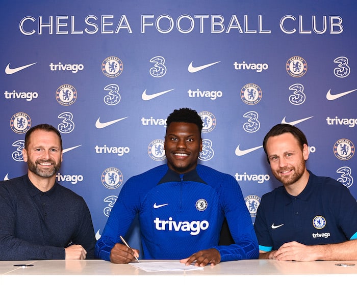 You are currently viewing Chelsea sign £35m French international Badiashile