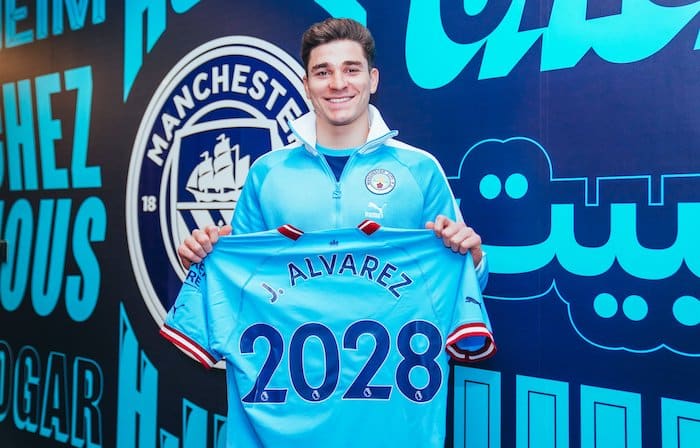 You are currently viewing Man City tie down Alvarez until 2028