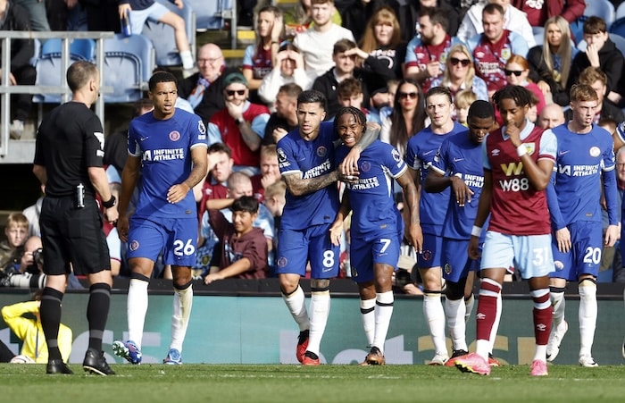 You are currently viewing Sterling shines as Chelsea come back to beat Burnley