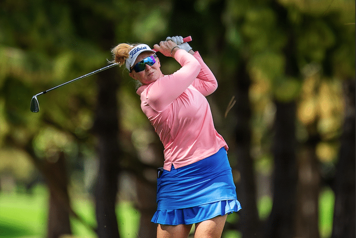 You are currently viewing Henry sails into lead at windy Standard Bank Ladies Open