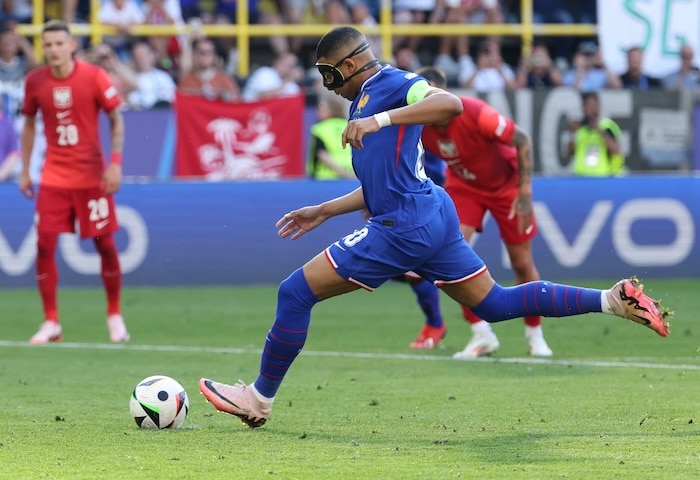 You are currently viewing Mbappe scores on return as France finish second in Group D