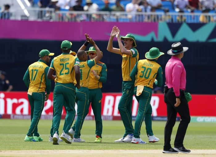 You are currently viewing SA beat Sri Lanka by six wickets in T20 World Cup opener