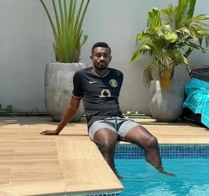 Read more about the article EX-Chelsea star Salomon Kalou rocks Chiefs jersey