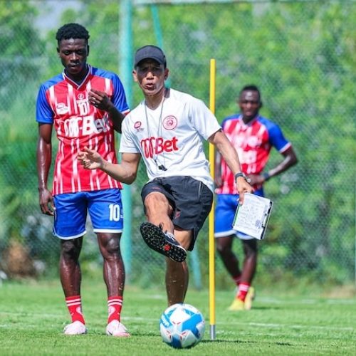 Fadlu Davids puts Simba players through their paces in pre-season training