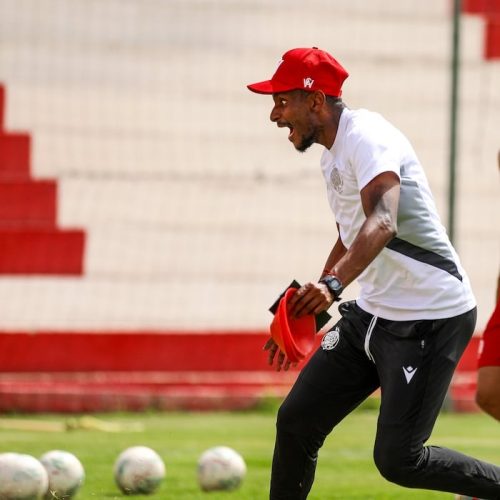 Mokwena holds first training session with Wydad