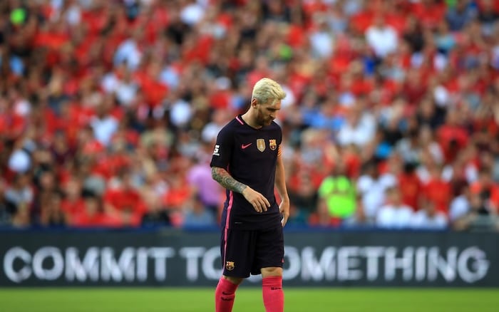 You are currently viewing Tearful Lionel Messi gets standing ovation as he says goodbye to Barcelona