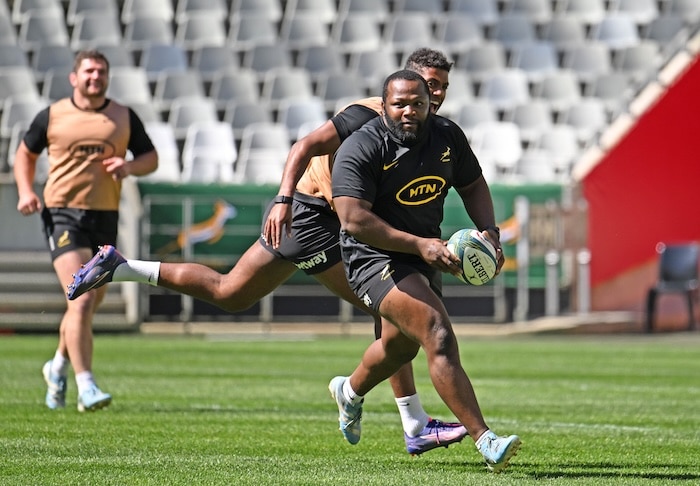 You are currently viewing Nche rested against Wales with Louw to earn second successive start