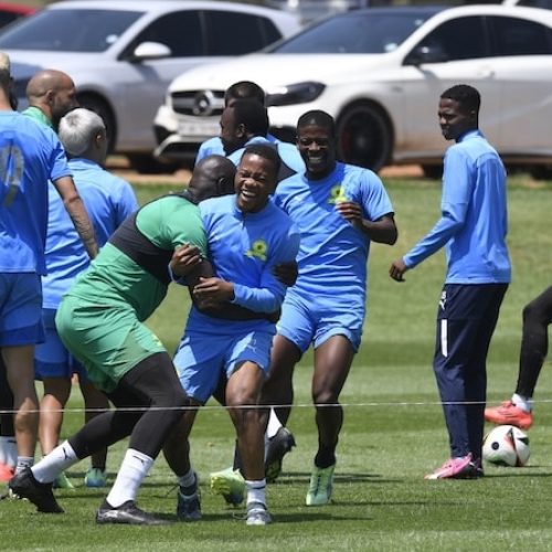 Mamelodi Sundowns route to Carling Knockout final