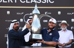 Read more about the article Hatton claims Dubai Desert Classic title