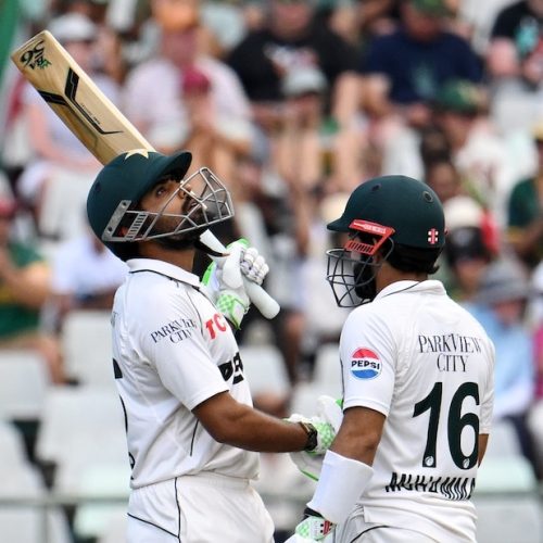 Pakistan make Proteas bowlers toil at Newlands